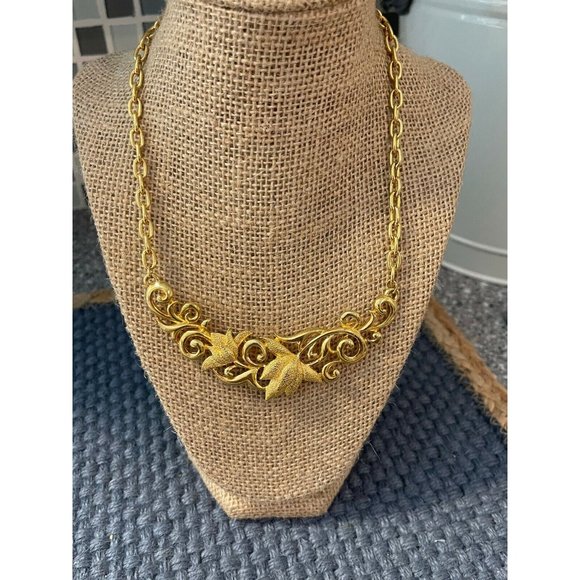 Jewelry - Gold Tone statement necklace bib flowers chain link
